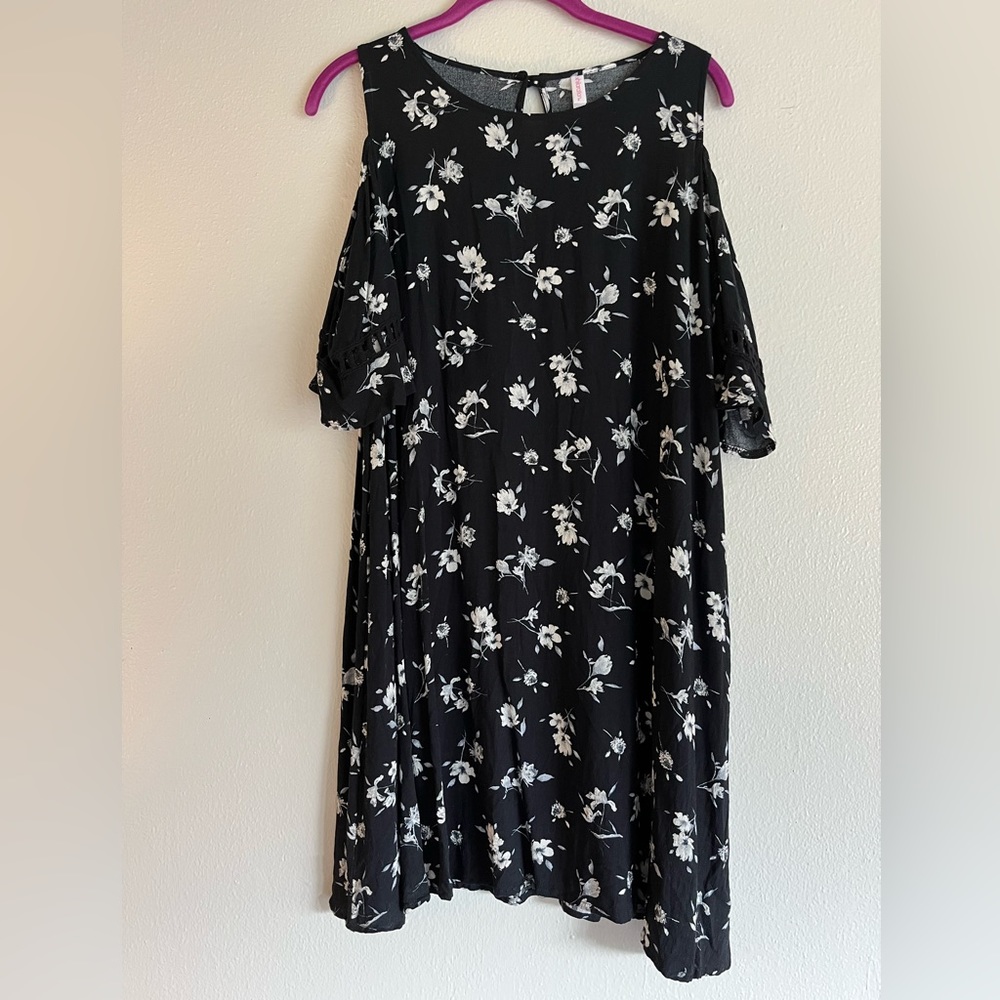 Women’s size XL Xhilaration floral off-shoulder dress